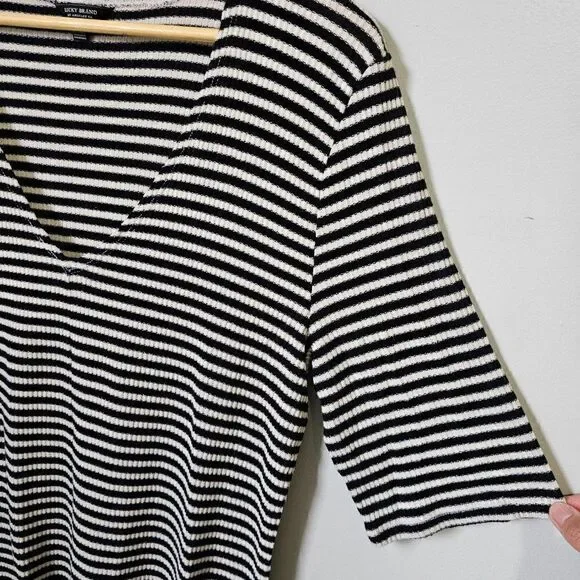 EUC LUCKY BRAND DEEP V NECK STRIPED HALF SLEEVES RIBBED TOP SIZE XL - Picture 3 of 13